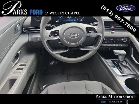 Used 2025 Hyundai Elantra SEL FWD image 11