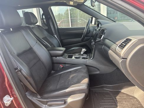 Used 2021 Jeep Grand Cherokee Laredo X AWD/4WD image 2