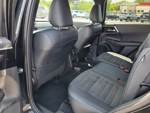 Used 2024 Mitsubishi Outlander SE FWD image 15