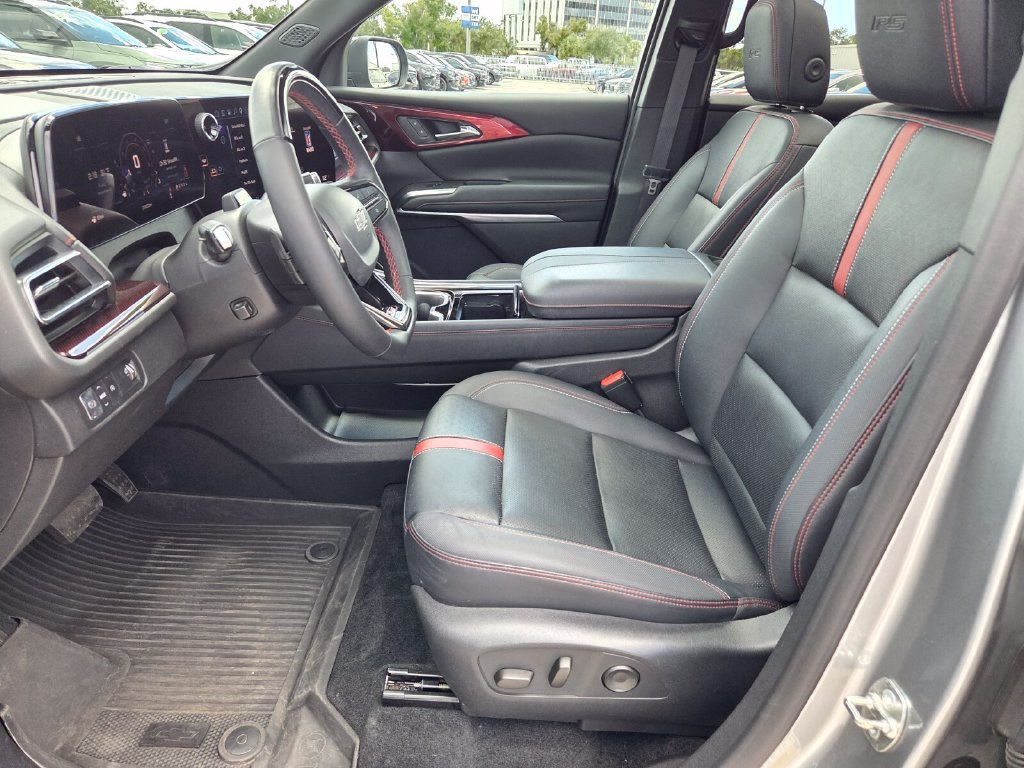 Used 2024 Chevrolet Traverse RS w/ LPO, Floor Liner Package FWD image 4