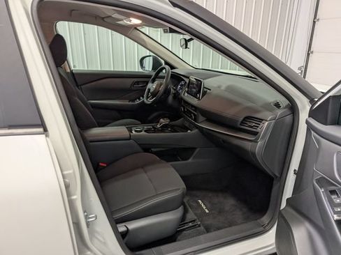 Used 2024 Nissan Rogue S AWD/4WD image 25