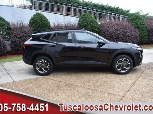 Certified 2025 Chevrolet Trax LT FWD image 11