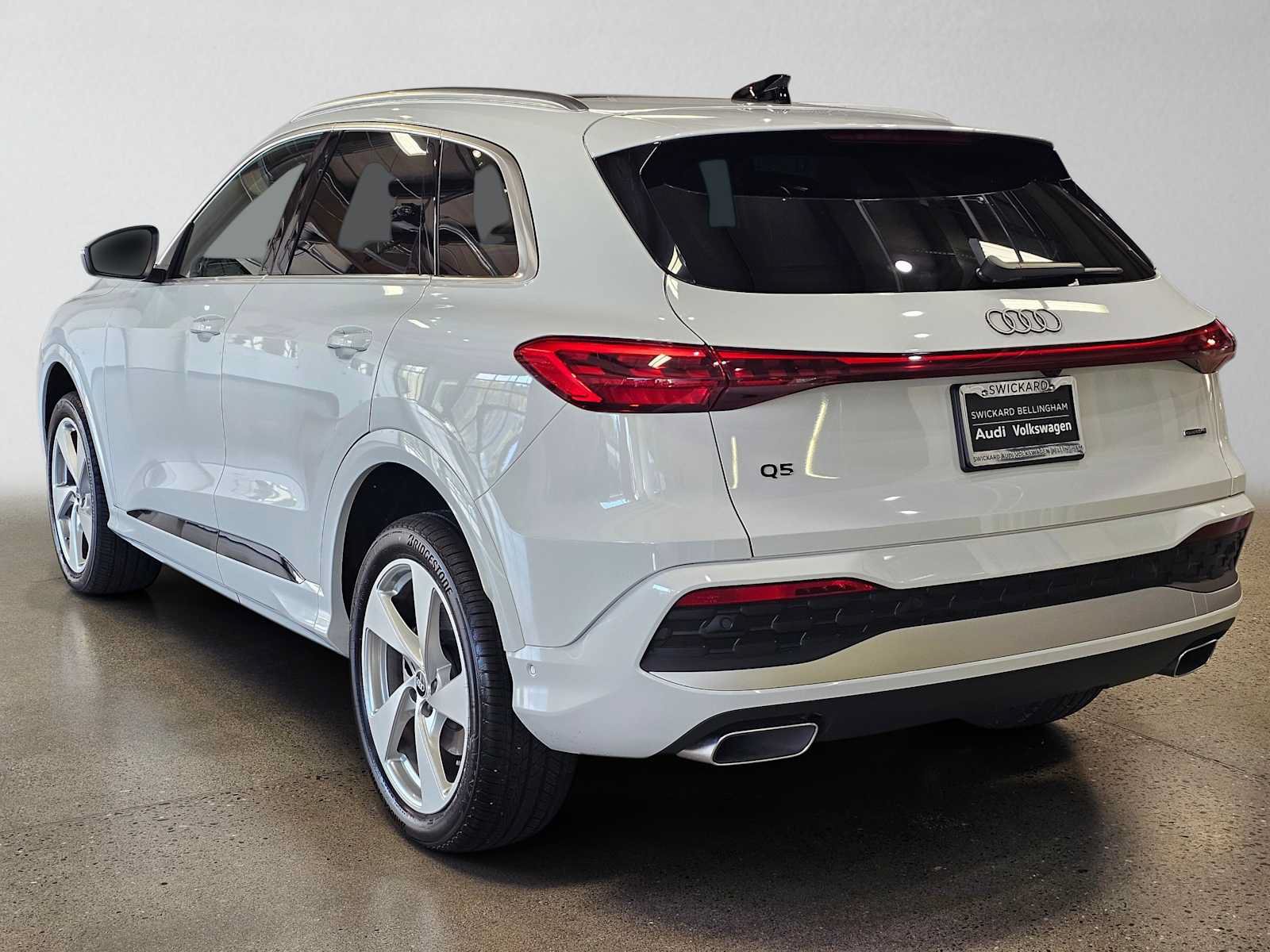 Used 2025 Audi Q5 Premium w/ Convenience Package AWD/4WD image 5