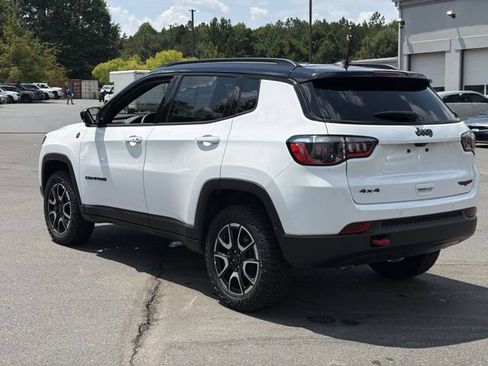 Used 2025 Jeep Compass Trailhawk AWD/4WD image 11