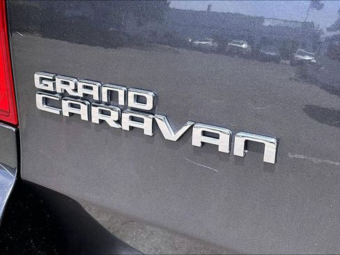 Used 2018 Dodge Grand Caravan SE FWD image 22