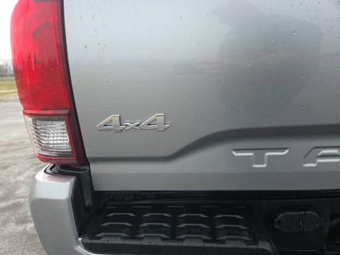 Used 2022 Toyota Tacoma SR image 11