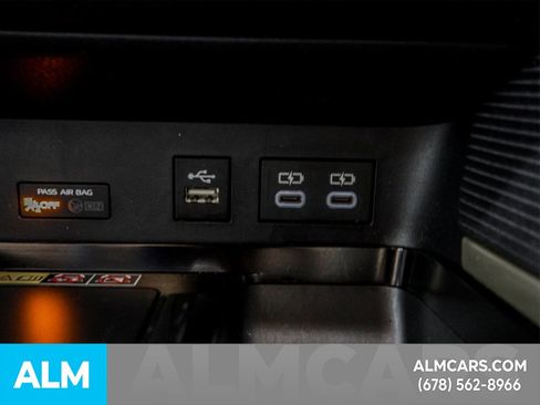 Used 2025 Toyota Camry SE image 37