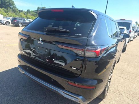 Used 2025 Mitsubishi Outlander SE AWD/4WD image 4