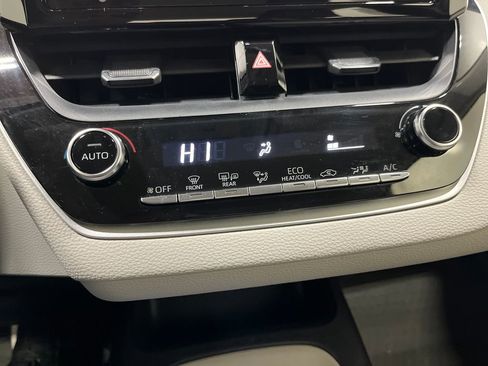 Used 2021 Toyota Corolla LE image 31