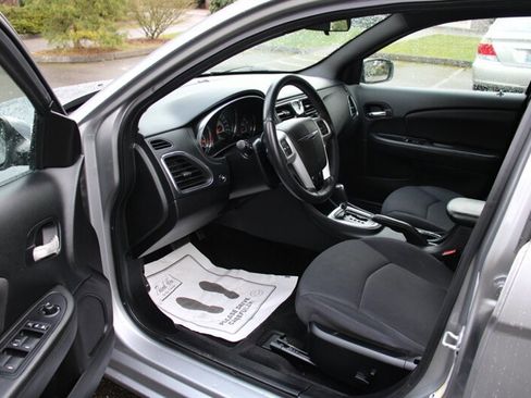 Used 2013 Chrysler 200 Touring image 5