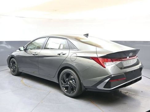 Used 2026 Hyundai Elantra SEL Sport Premium w/ Cargo Package FWD image 3