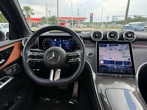 Used 2025 Mercedes-Benz GLC 300 4MATIC image 18