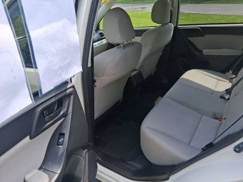 Used 2015 Subaru Forester 2.5i Premium AWD/4WD image 10