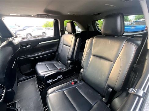 Used 2017 Toyota Highlander XLE image 21