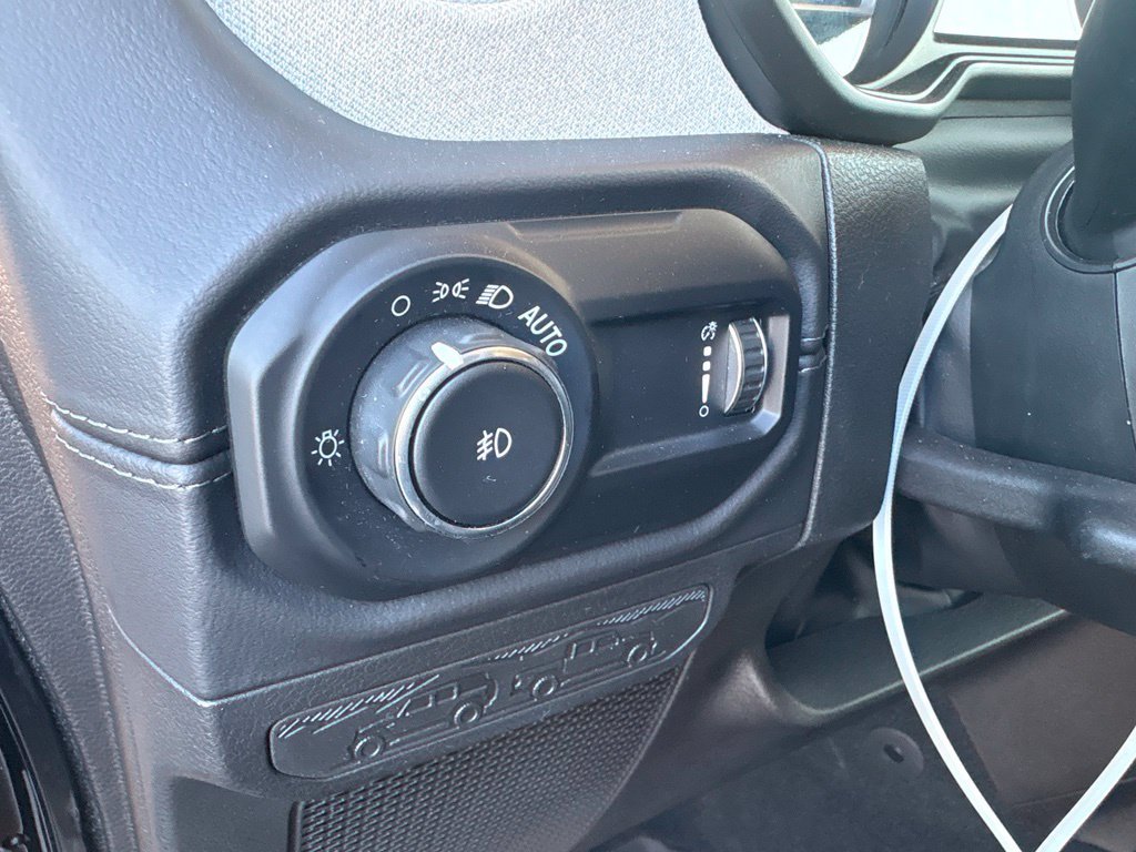 Used 2024 Jeep Wrangler Unlimited Sahara AWD/4WD image 13