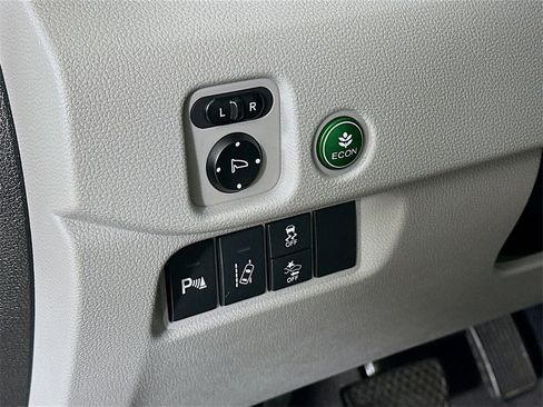 Used 2018 Honda Pilot Touring image 25