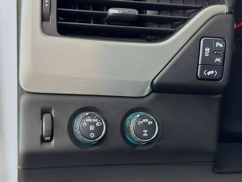Used 2017 GMC Yukon SLT AWD/4WD image 11