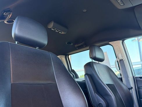 Used 2019 Dodge Grand Caravan SXT FWD image 19