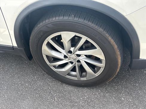 Used 2019 Nissan Rogue SV w/ Premium Package FWD image 6