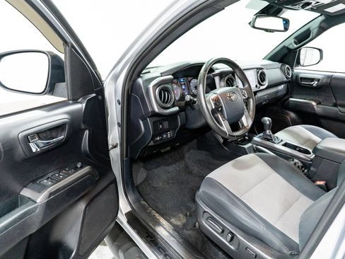 Used 2020 Toyota Tacoma TRD Off-Road w/ Technology Package image 14