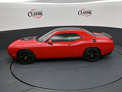 Used 2015 Dodge Challenger R/T image 16