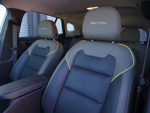 Used 2024 Chevrolet Trax ACTIV w/ Sunroof Package image 22