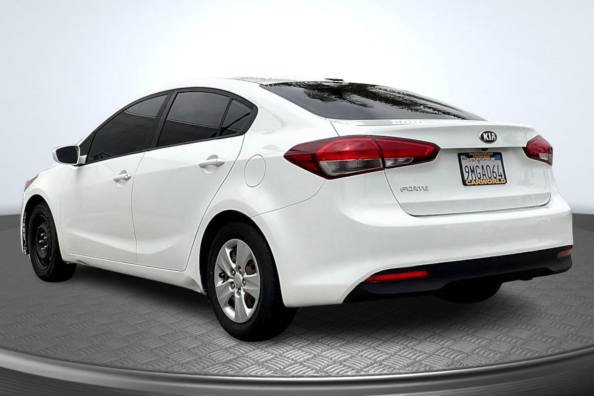 Used 2017 Kia Forte LX w/ LX Popular Package FWD image 2