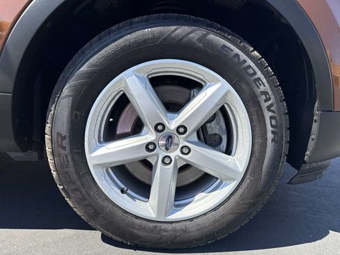 Used 2017 Ford Explorer XLT AWD/4WD image 8