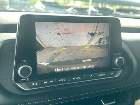 Used 2025 Nissan Rogue SV AWD/4WD image 19