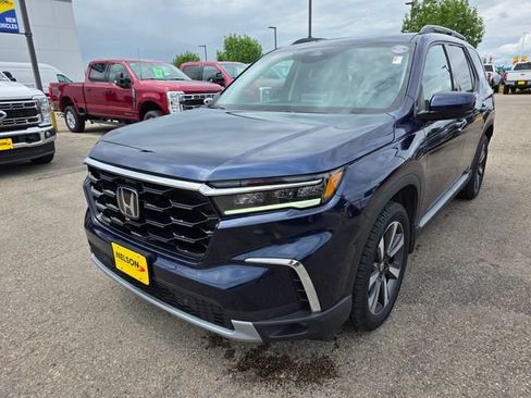 Used 2025 Honda Pilot Touring image 2