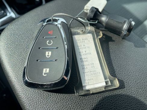 Used 2025 Chevrolet Trax LT w/ LT Convenience Package image 21