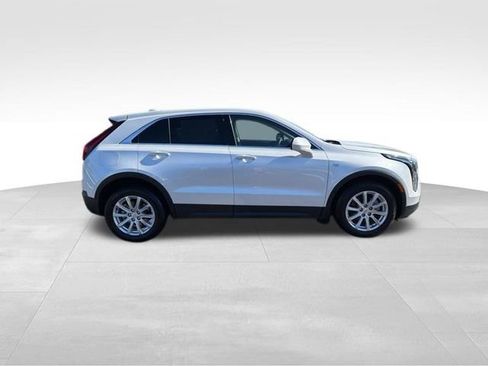 Certified 2022 Cadillac XT4 Luxury w/ Cold Weather Package image 4