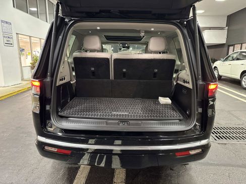 Used 2024 Jeep Wagoneer Series III w/ Premium Group I image 11