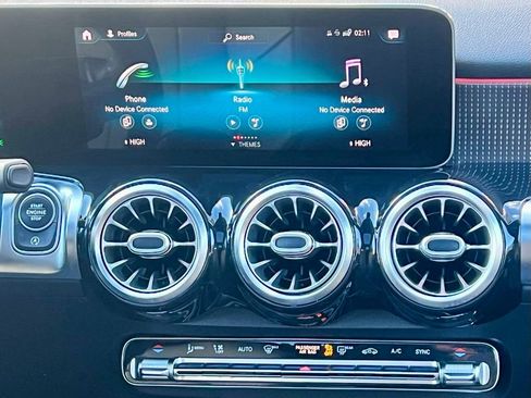 Certified 2021 Mercedes-Benz GLB 250 4MATIC image 20