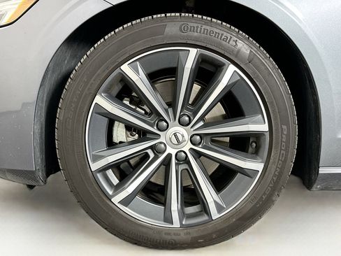 Used 2021 Volvo S60 T5 Momentum w/ Premium Package image 11