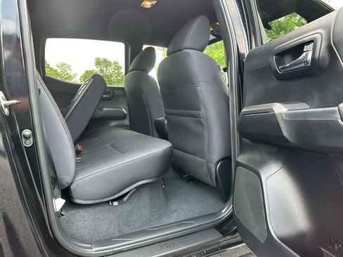 Used 2017 Toyota Tacoma TRD Sport w/ Tow Package AWD/4WD image 21