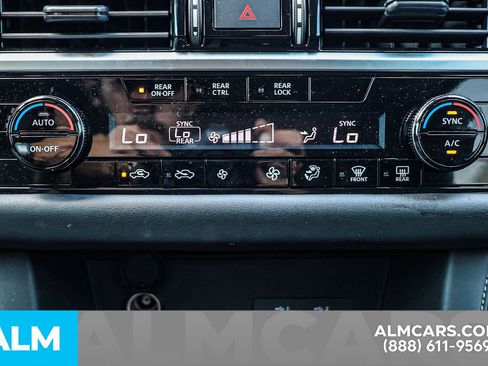 Used 2024 Nissan Pathfinder SV w/ SV Premium Package image 38