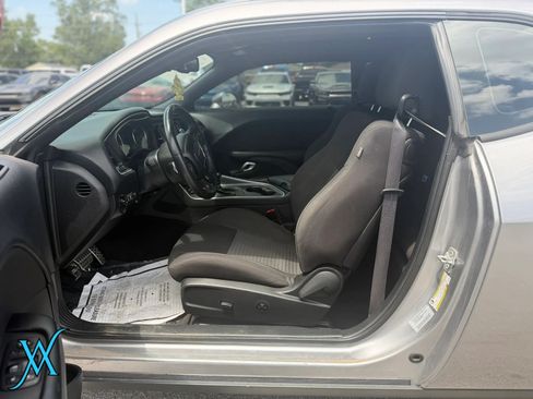 Used 2017 Dodge Challenger R/T RWD image 13