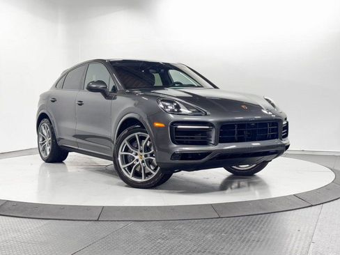 Used 2023 Porsche Cayenne Coupe image 1