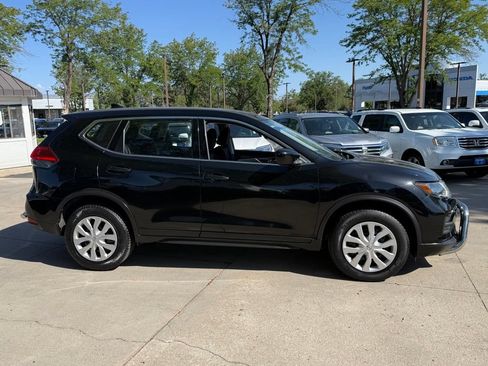 Used 2017 Nissan Rogue S AWD/4WD image 3