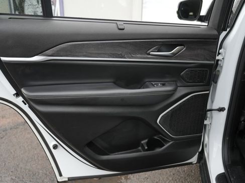 Used 2023 Jeep Grand Cherokee L Limited w/ Luxury Tech Group II image 26