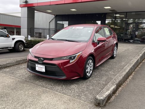 Certified 2025 Toyota Corolla LE FWD image 3