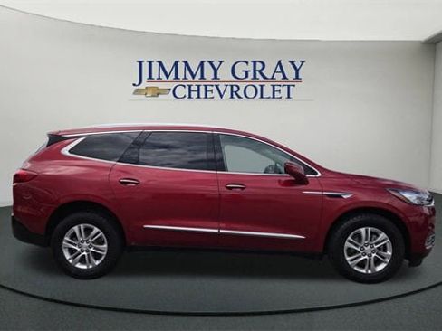 Used 2021 Buick Enclave Essence image 2