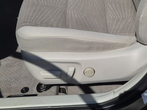 Used 2012 Toyota Camry XLE w/ Convenience Pkg FWD image 12