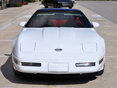 Used 1996 Chevrolet Corvette Coupe RWD image 2