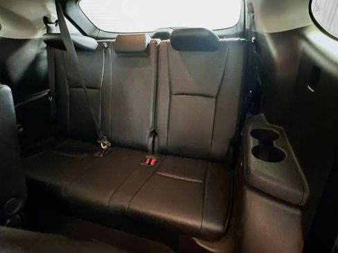 Used 2020 Toyota Highlander XLE FWD image 31