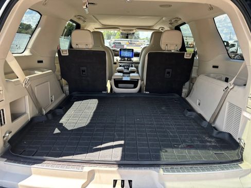 Used 2019 Lincoln Navigator Reserve AWD/4WD image 17