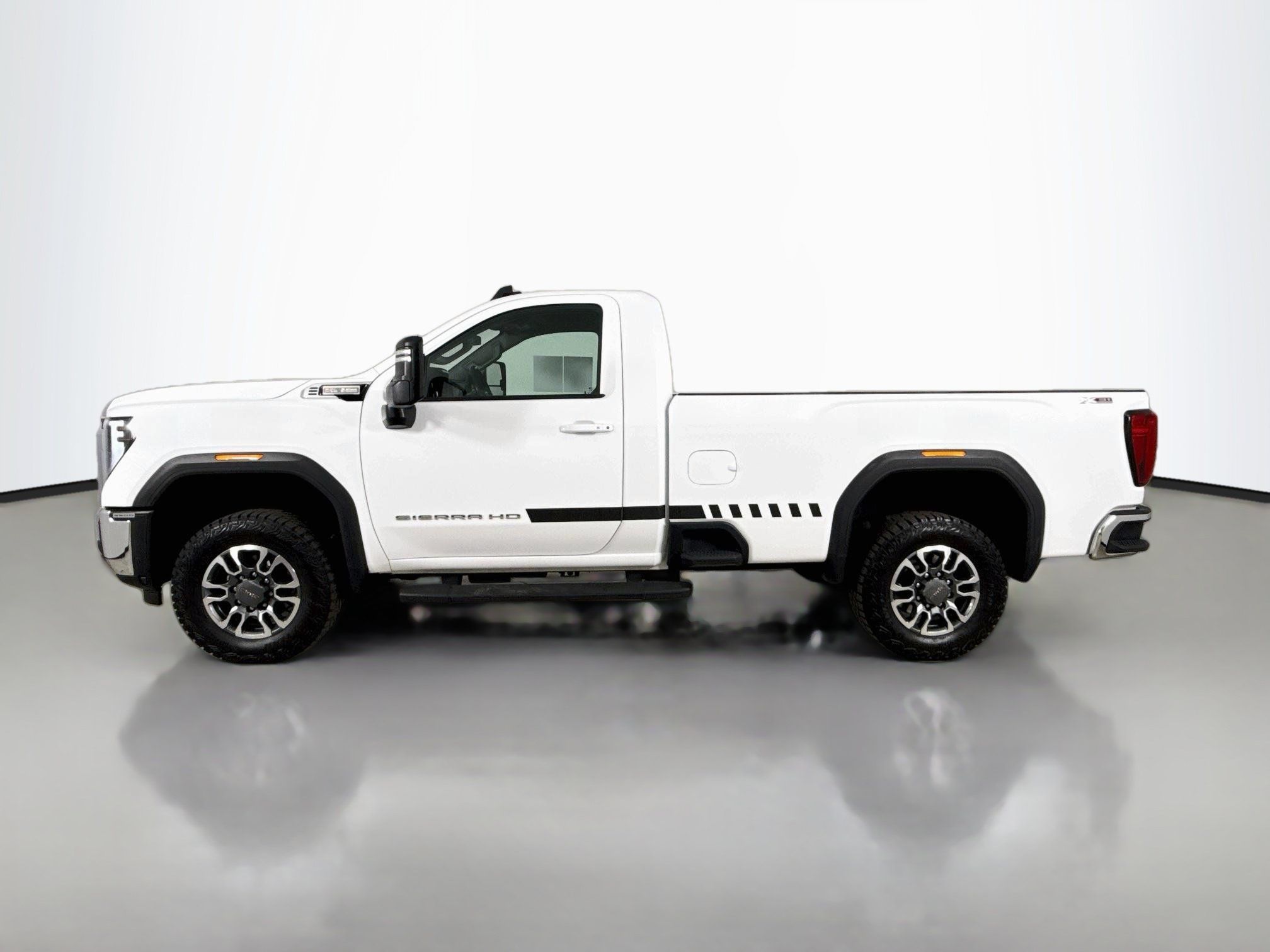 Used 2024 GMC Sierra 2500 SLE w/ SLE Convenience Package AWD/4WD image 4