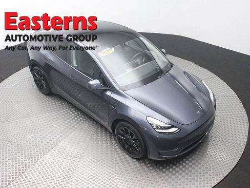 Used 2021 Tesla Model Y Long Range AWD/4WD image 3