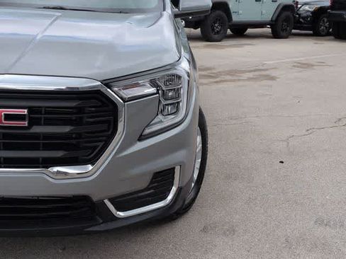 Used 2024 GMC Terrain SLE AWD/4WD image 11